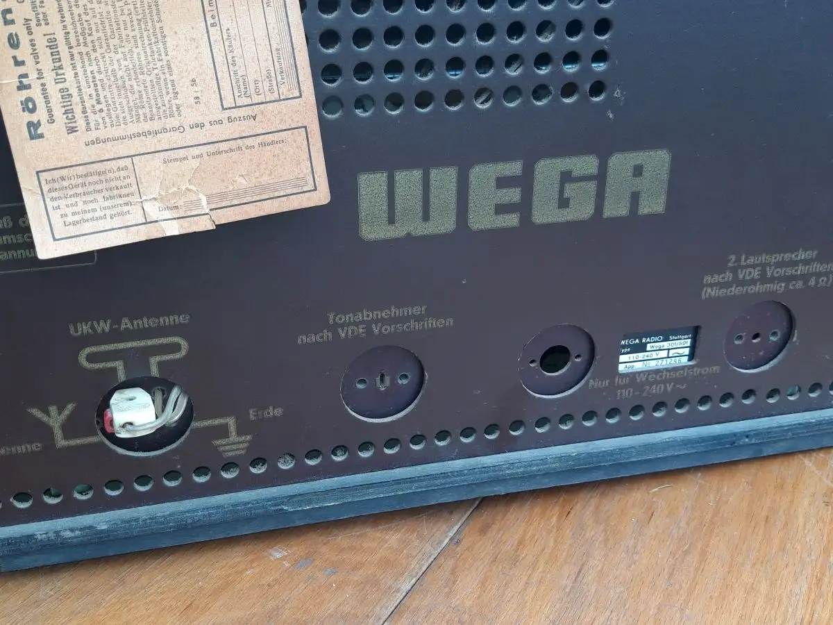 Nr. 38 Wega Radio Stuttgart Typ Wega 301/501 – Baujahr 1956/57  - Röhrenradio   24