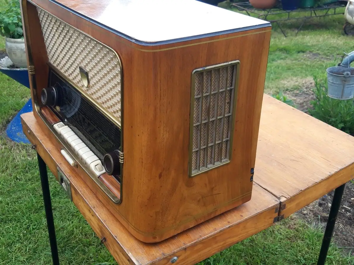 Nr. 38 Wega Radio Stuttgart Typ Wega 301/501 – Baujahr 1956/57  - Röhrenradio   4
