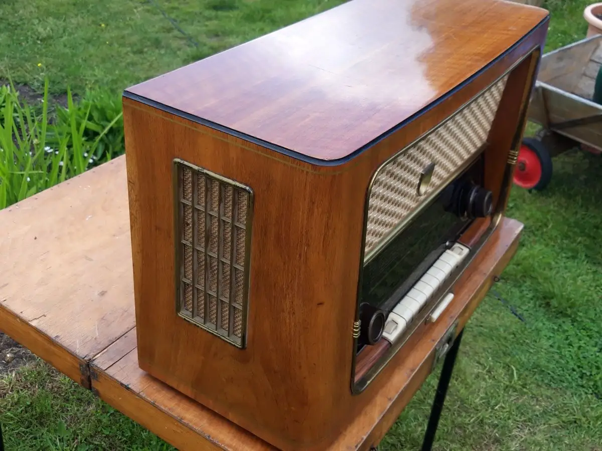 Nr. 38 Wega Radio Stuttgart Typ Wega 301/501 – Baujahr 1956/57  - Röhrenradio   7