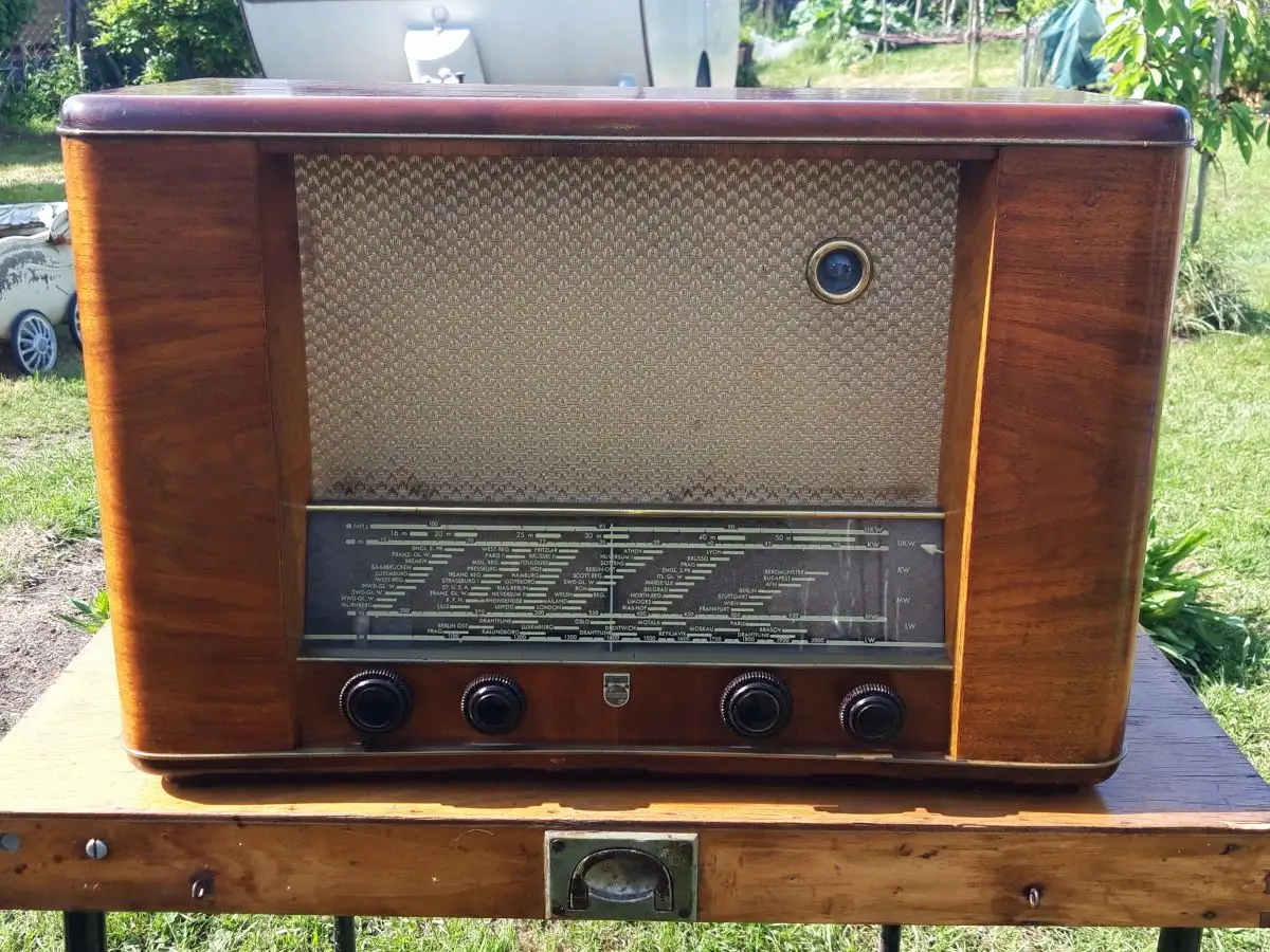 Nr. 44 Philips Saturn 51 BD612A-22 – Baujahr 1951/52 - Röhrenradio   0