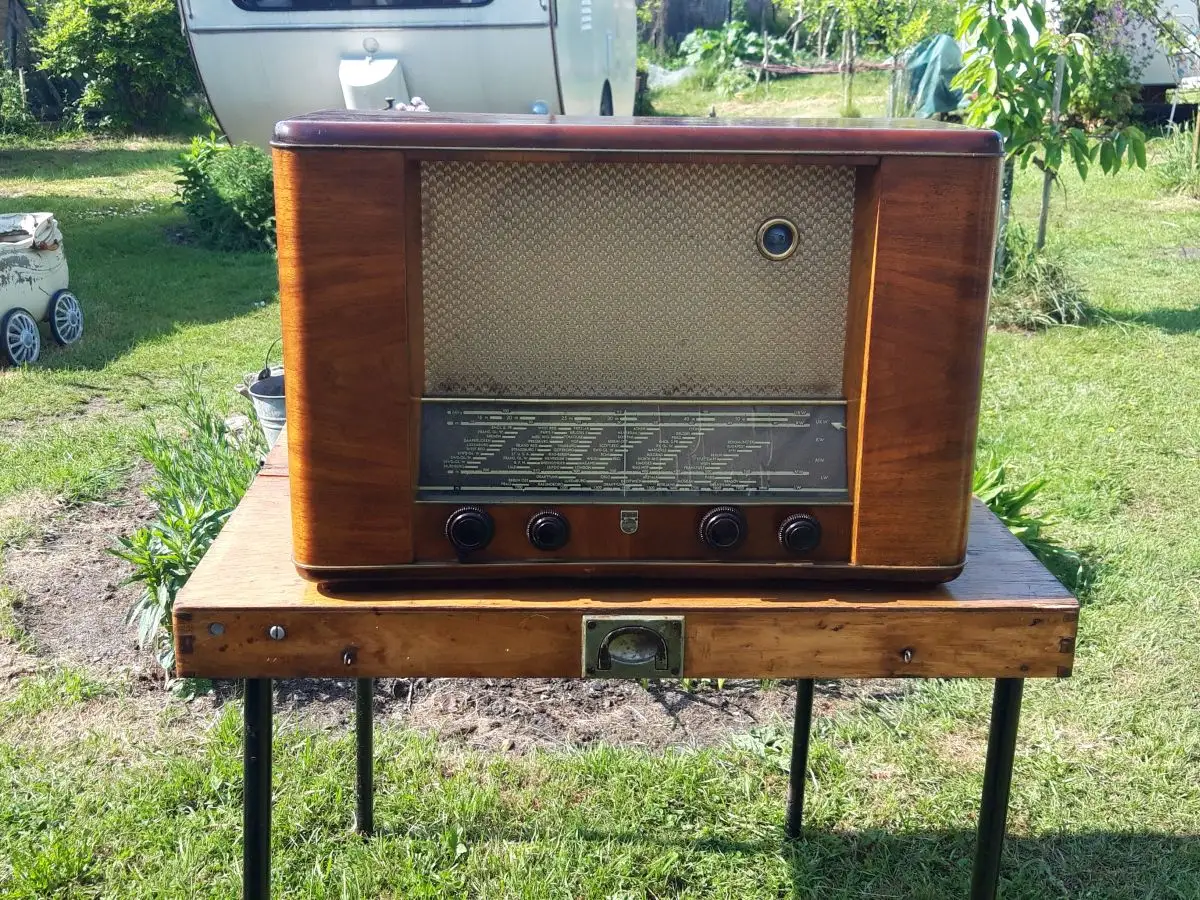 Nr. 44 Philips Saturn 51 BD612A-22 – Baujahr 1951/52 - Röhrenradio   1