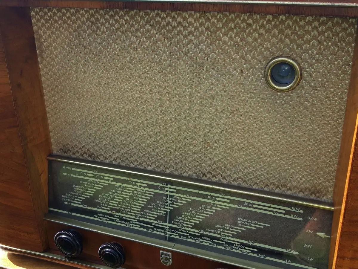 Nr. 44 Philips Saturn 51 BD612A-22 – Baujahr 1951/52 - Röhrenradio   11