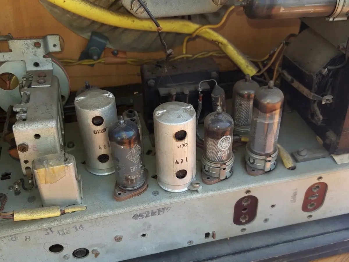 Nr. 44 Philips Saturn 51 BD612A-22 – Baujahr 1951/52 - Röhrenradio   15