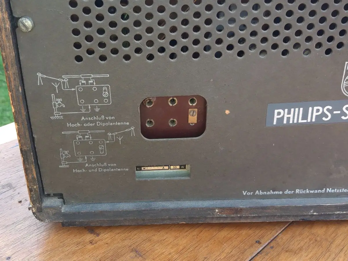 Nr. 44 Philips Saturn 51 BD612A-22 – Baujahr 1951/52 - Röhrenradio   19