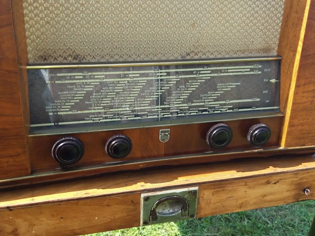 Nr. 44 Philips Saturn 51 BD612A-22 – Baujahr 1951/52 - Röhrenradio   9