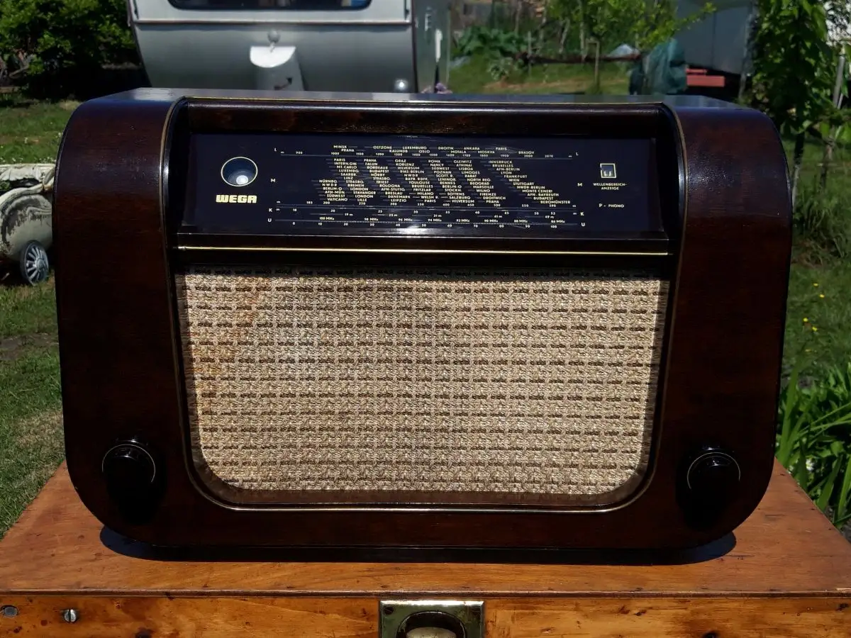 Nr. 52 Wega Radio Stuttgart – Typ 467W1 Diana – Baujahr 1951/52  - Röhrenradio   1