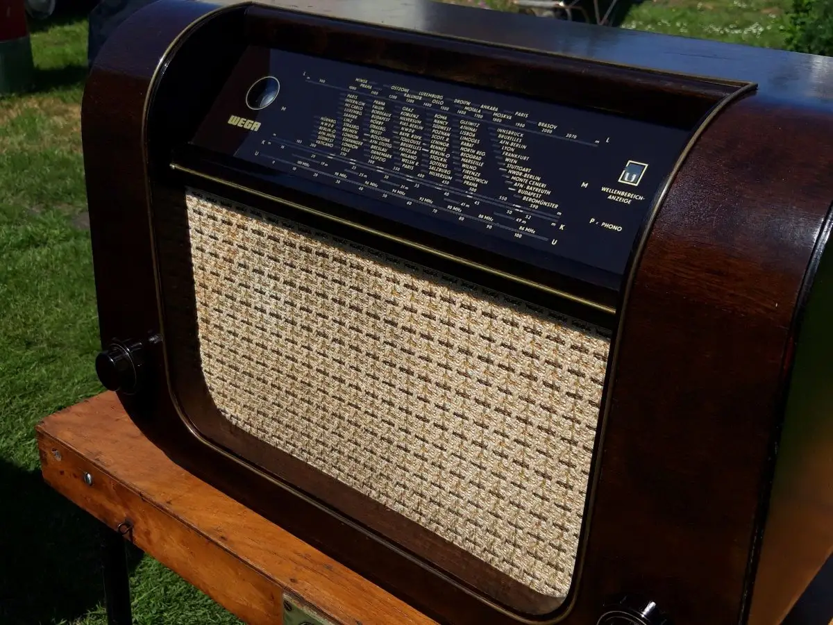 Nr. 52 Wega Radio Stuttgart – Typ 467W1 Diana – Baujahr 1951/52  - Röhrenradio   10