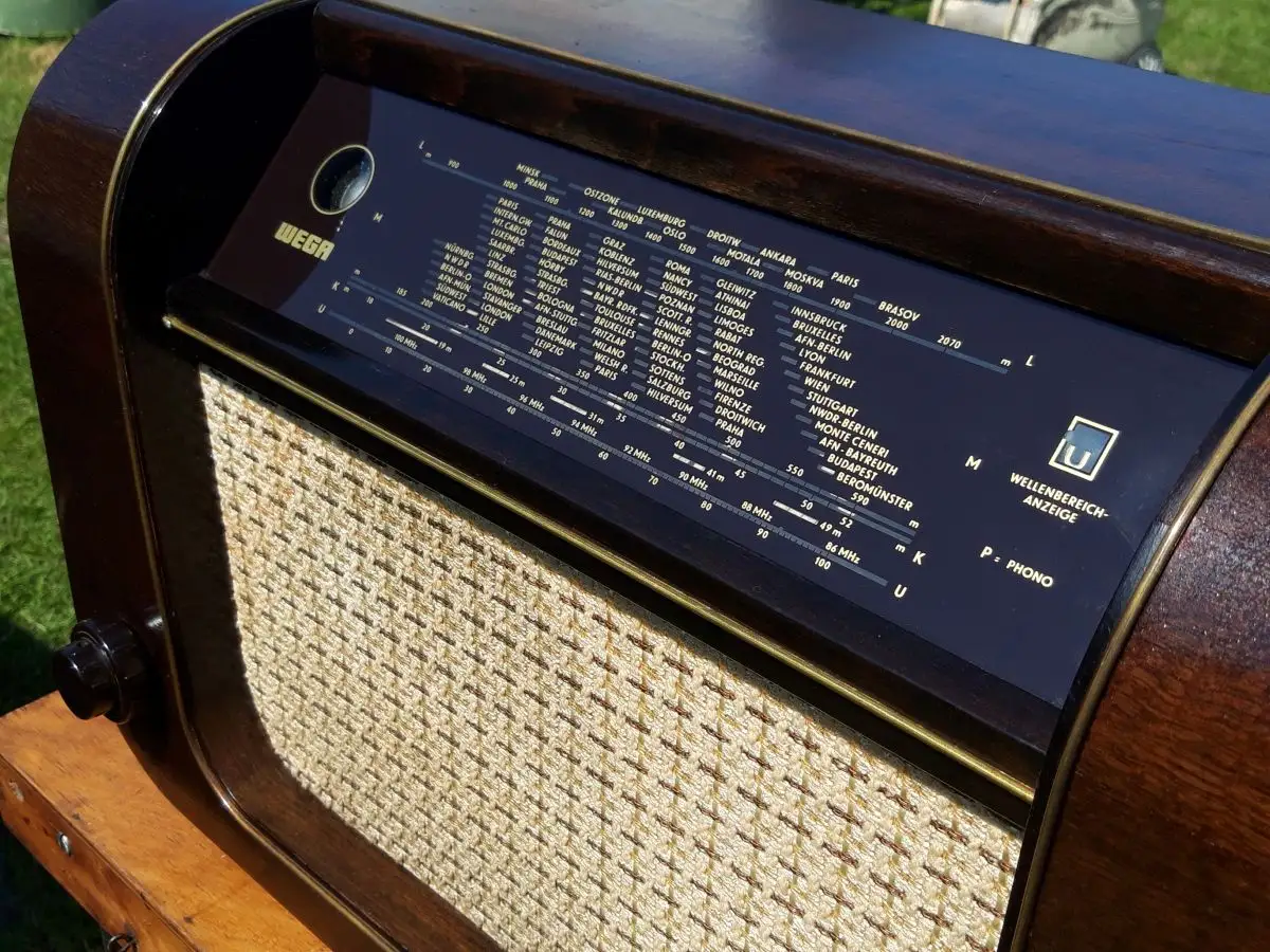 Nr. 52 Wega Radio Stuttgart – Typ 467W1 Diana – Baujahr 1951/52  - Röhrenradio   11