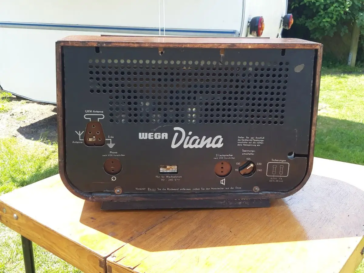 Nr. 52 Wega Radio Stuttgart – Typ 467W1 Diana – Baujahr 1951/52  - Röhrenradio   18