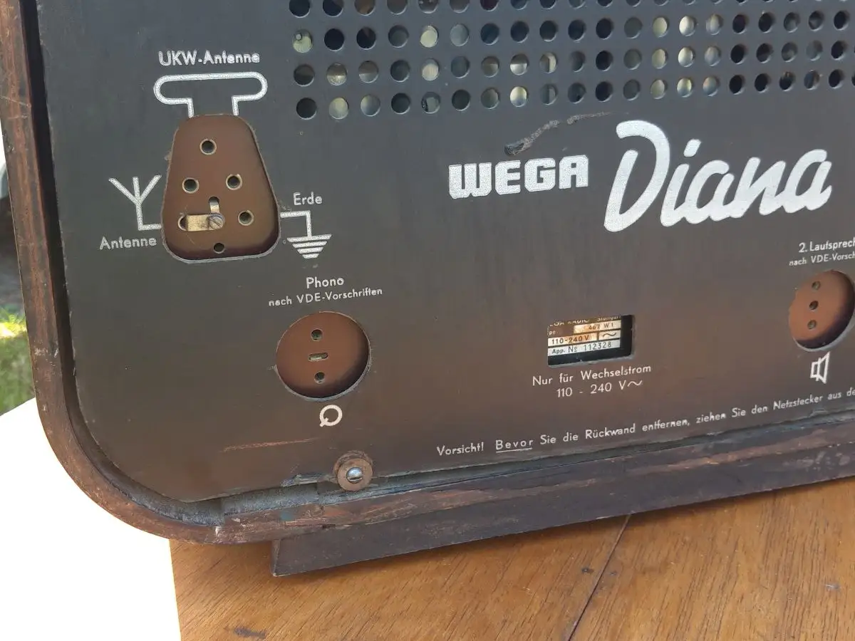 Nr. 52 Wega Radio Stuttgart – Typ 467W1 Diana – Baujahr 1951/52  - Röhrenradio   19