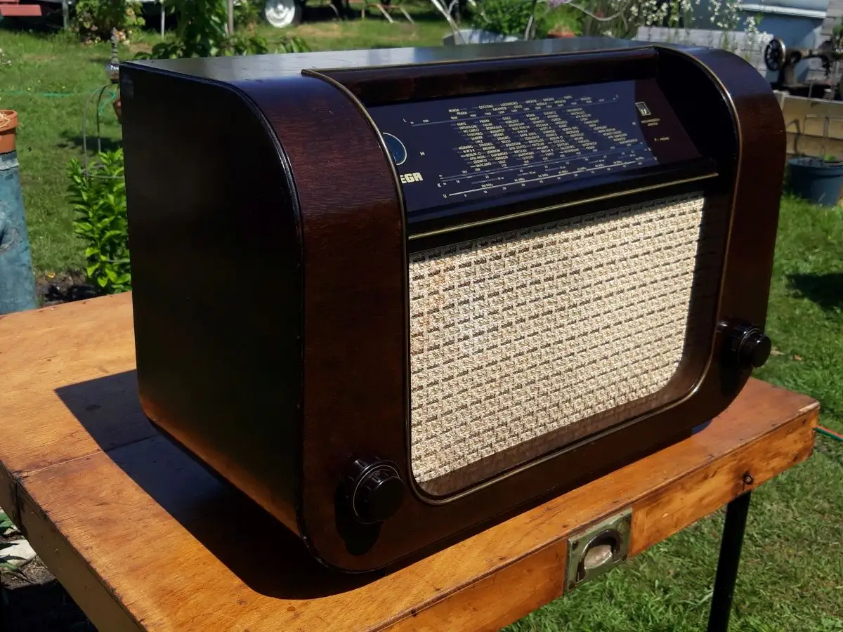 Nr. 52 Wega Radio Stuttgart – Typ 467W1 Diana – Baujahr 1951/52  - Röhrenradio   2