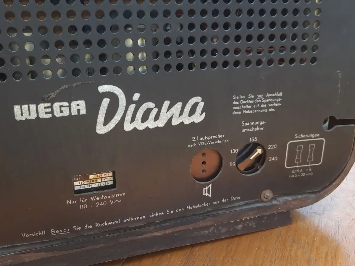 Nr. 52 Wega Radio Stuttgart – Typ 467W1 Diana – Baujahr 1951/52  - Röhrenradio   20