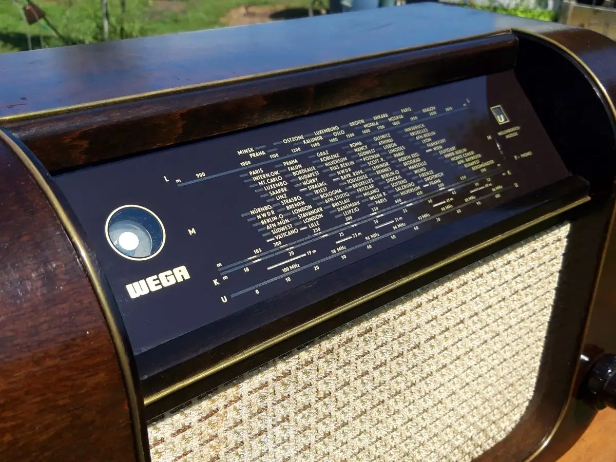 Nr. 52 Wega Radio Stuttgart – Typ 467W1 Diana – Baujahr 1951/52  - Röhrenradio   9
