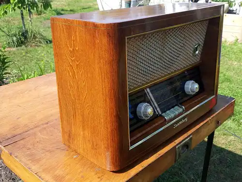 Nr. 69 VEB Stern-Radio RFT Sonnebrg Sekretär Suüer 687/57WU – Baujahr 1957-59  - Röhrenradio  