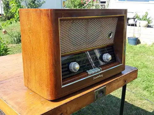 Nr. 69 VEB Stern-Radio RFT Sonnebrg Sekretär Suüer 687/57WU – Baujahr 1957-59  - Röhrenradio  
