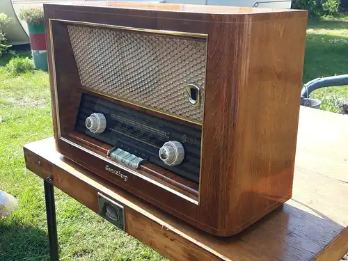 Nr. 69 VEB Stern-Radio RFT Sonnebrg Sekretär Suüer 687/57WU – Baujahr 1957-59  - Röhrenradio  