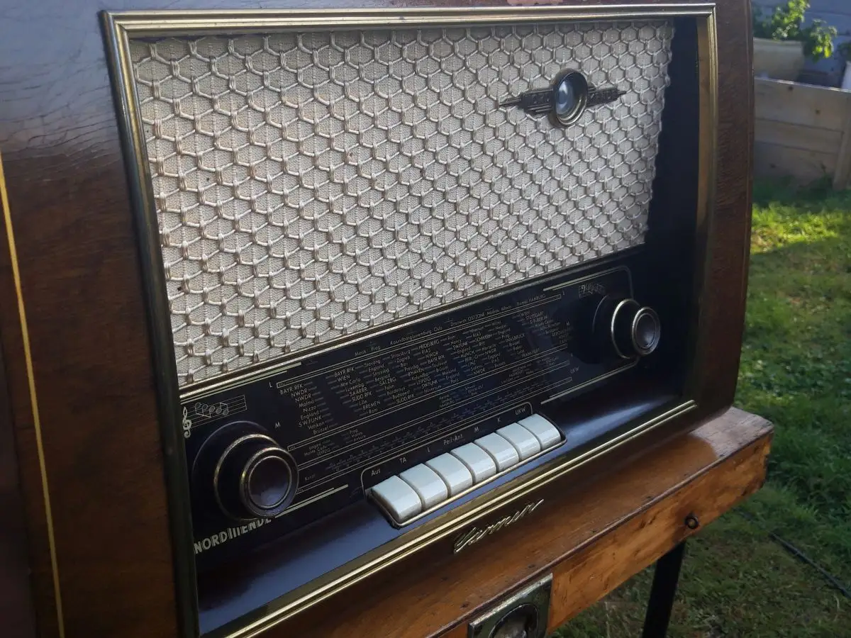 Nr. 71 Nordmende Carmen 55 mit original Schaltplan – Baujahr 1954/55- Röhrenradio   12