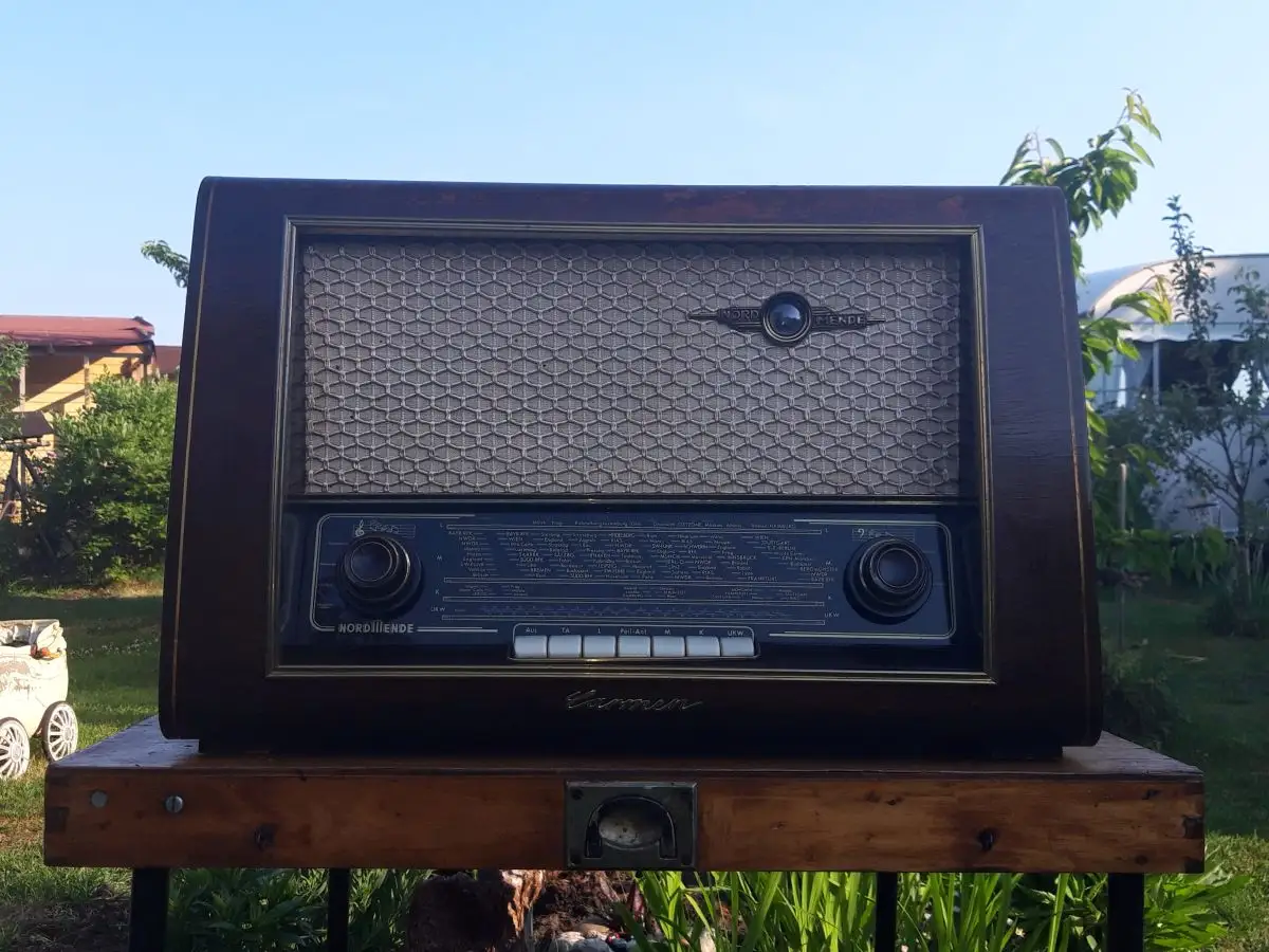 Nr. 71 Nordmende Carmen 55 mit original Schaltplan – Baujahr 1954/55- Röhrenradio   3