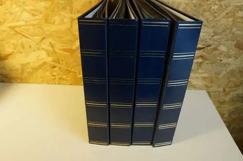 4 Briefe Alben blau groß mit 85 Hüllen schwarz (27498)