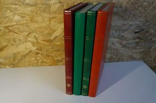 4 Einsteckbücher mit je 32 weißen Seiten verschiedene Farben (28135)