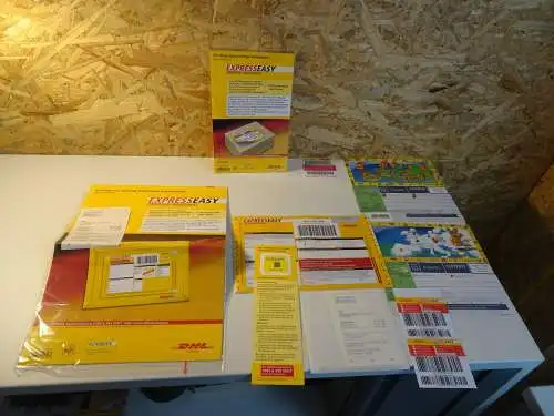 Päckchenmarken + andere Labels / Umschläge Lot Deutsche Post (22534H)