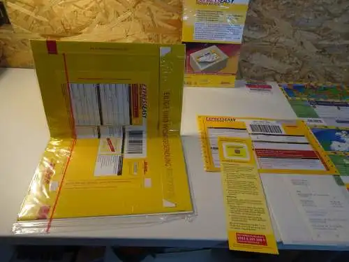 Päckchenmarken + andere Labels / Umschläge Lot Deutsche Post (22534H)