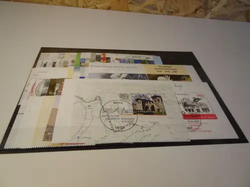 Bund Jahrgang 2007 komplett ohne selbstklebende gestempelt (25679)
