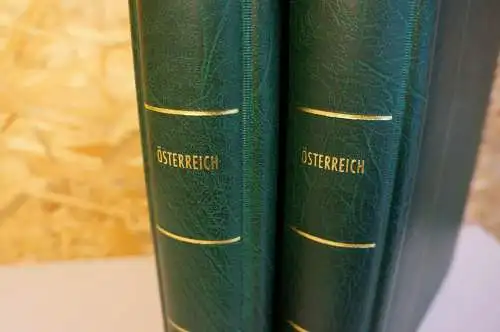 2 Leuchtturm Drehstabbinder grün mit Aufdruck Österreich (30541)