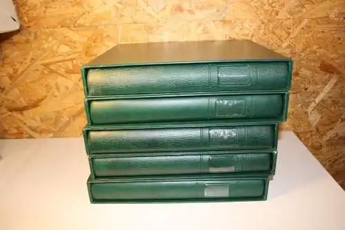 5 Lindner Binder grün mit Schuber leer (30862)