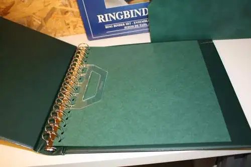 Lindner Binder Regular grün 1124 inkl. Schuber neu (30893)