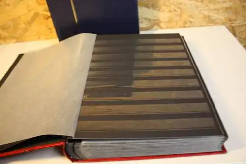 2 Einsteckbücher 60 schwarzen Seiten in blau & rot (32001)