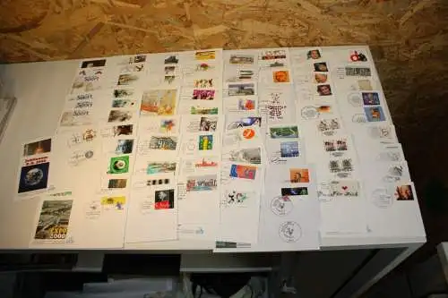 Bund Jahrgang 2000 FDC komplett ohne Selbstklebende (32233)
