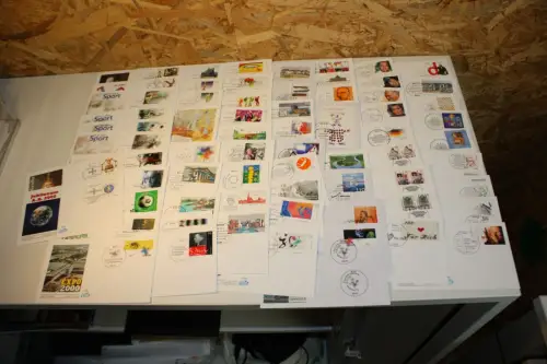 Bund Jahrgang 2000 FDC komplett ohne Selbstklebende (32233)