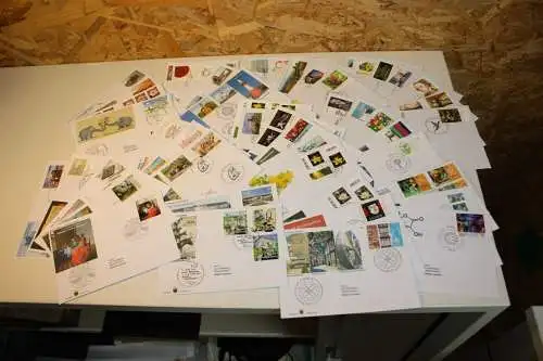 Bund Jahrgang 2017 FDC komplett ohne Selbstklebende (32250)