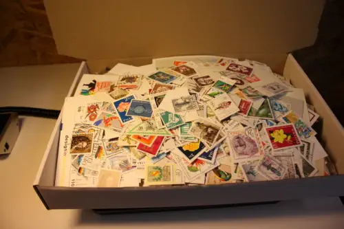 Alle Welt 1 kg lose Marken (32683)