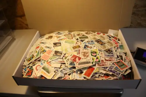 Alle Welt 1 kg lose Marken (33000)