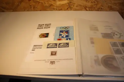 Österreich Lot Vignetten, Buntdrucke usw. (33109H)