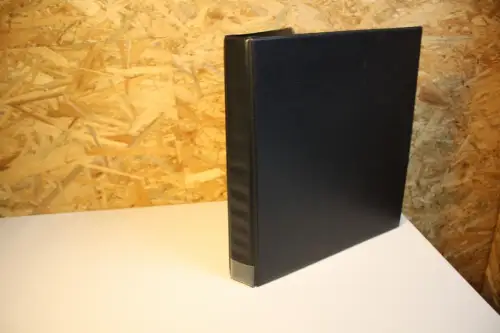 Kobra Ringbinder mit 15 schwarzen Steckseiten, 8 Streifen (33305)