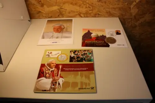 Papst Benedikt 2 Numisbriefe + 1 Folder (33323)