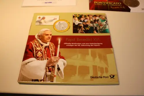 Papst Benedikt 2 Numisbriefe + 1 Folder (33323)