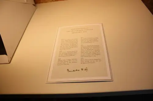 Papst Benedikt 2 Numisbriefe + 1 Folder (33323)