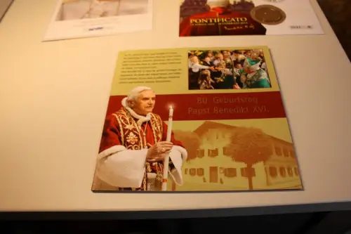 Papst Benedikt 2 Numisbriefe + 1 Folder (33323)