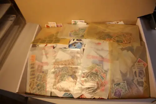 Alle Welt 1 kg lose Marken (33439)