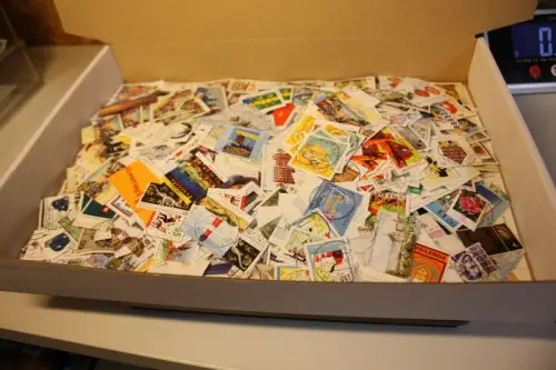 Alle Welt 1 kg lose Marken (33438)