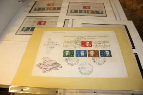 Bund Lot mit 11 Stück Block 2 postfrisch / gestempelt / FDC (33488H)