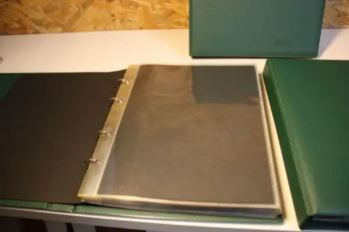 3 Lindner Alben grün mit 140 1er Hüllen (33568)