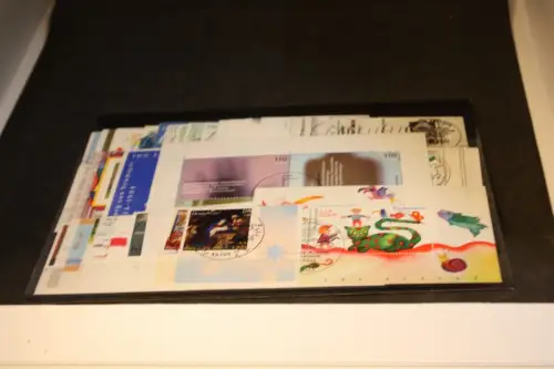 Bund Jahrgang 2001 komplett gestempelt ohne Selbstklebende (33615)