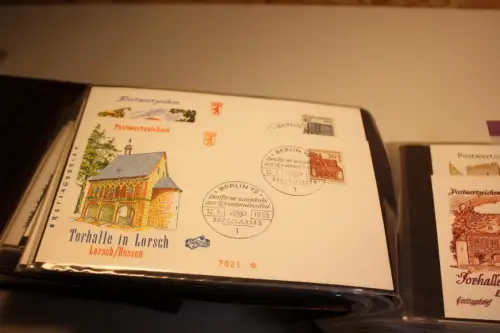 Bund + Berlin ca. 200 FDC in 2 Alben 60er Jahre (33664)