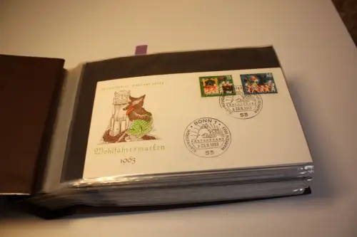 Bund + Berlin ca. 200 FDC in 2 Alben 60er Jahre (33664)