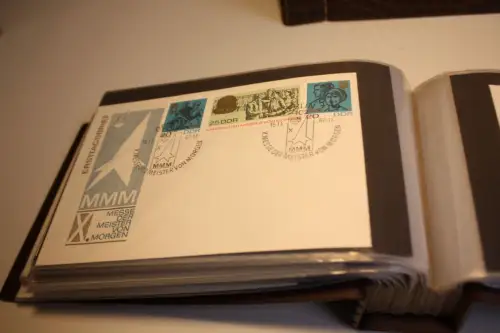 DDR Posten mit meist FDC in 3 Alben 60er Jahre (33665)